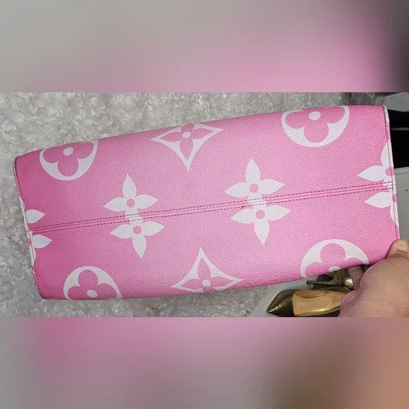 Louis Vuitton Onthego Escale RED GM - Picture 7 of 12